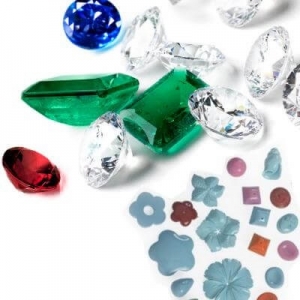 Confronto tra pietre naturali e sintetiche di diversi colori